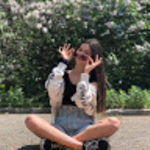 Meet your Posher, Chloé